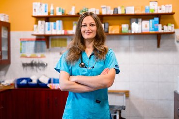 dr. Piller Pálma a rendelőben